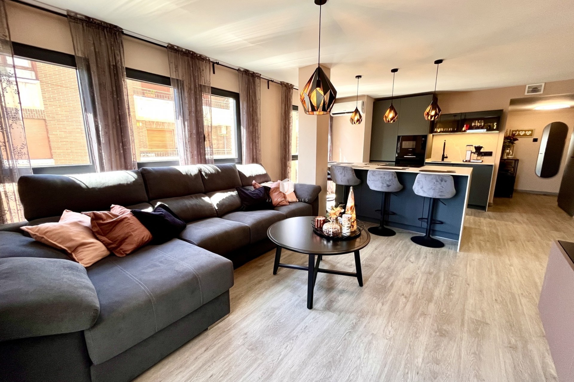 Z drugiej ręki - Mieszkanie w bloku -
Almoradí - Inland