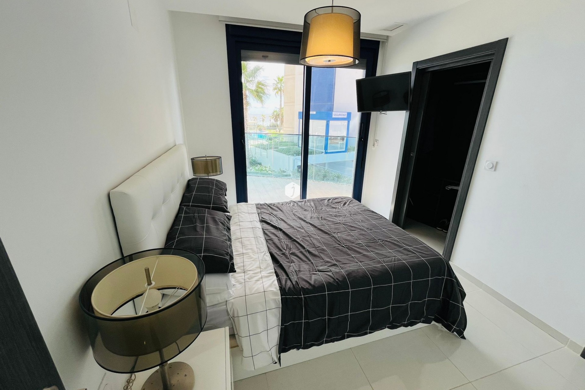 Z drugiej ręki - Mieszkanie w bloku -
Punta Prima - Costa Blanca