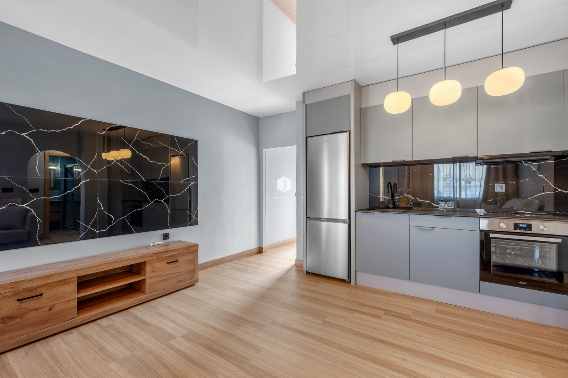 Z drugiej ręki - Mieszkanie w bloku -
San Miguel de Salinas - Inland