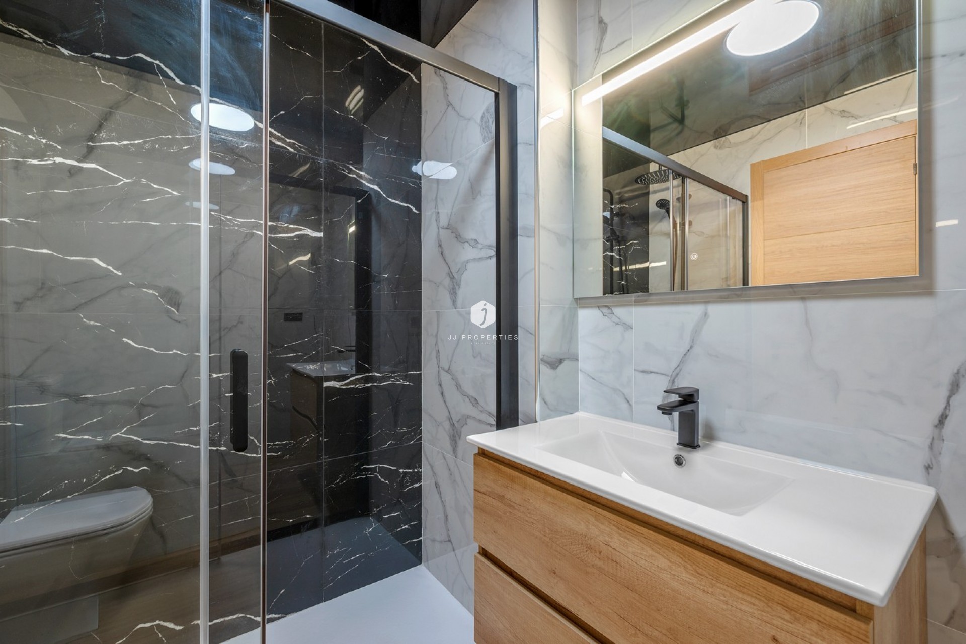 Z drugiej ręki - Mieszkanie w bloku -
San Miguel de Salinas - Inland