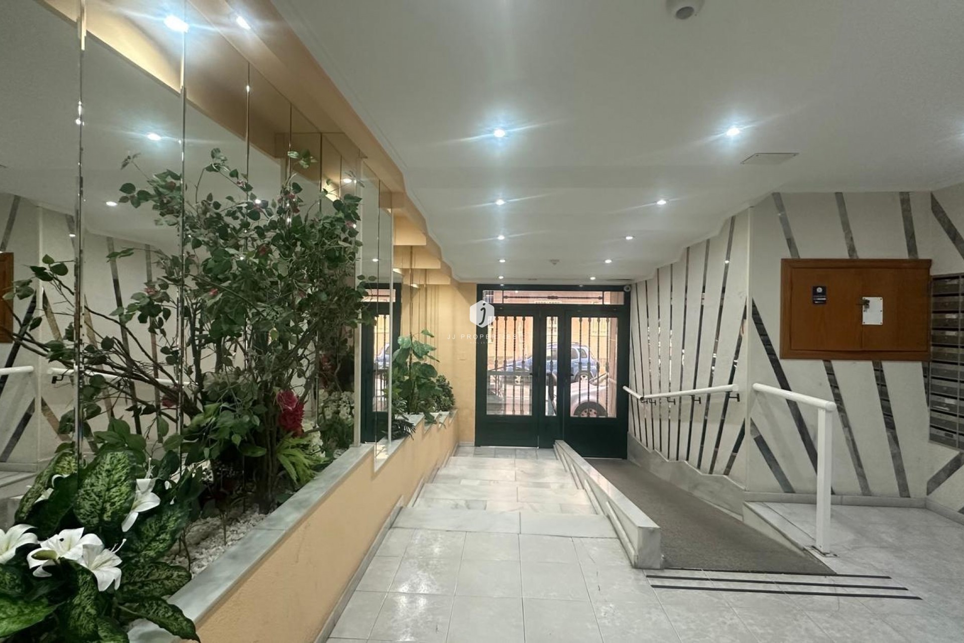 Z drugiej ręki - Mieszkanie w bloku -
Torrevieja - Acequion