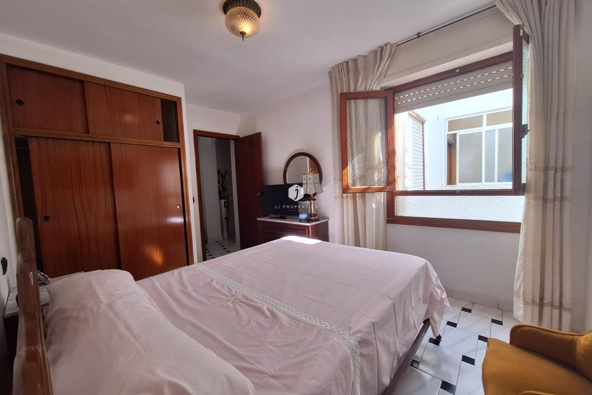 Z drugiej ręki - Mieszkanie w bloku -
Torrevieja - Acequion