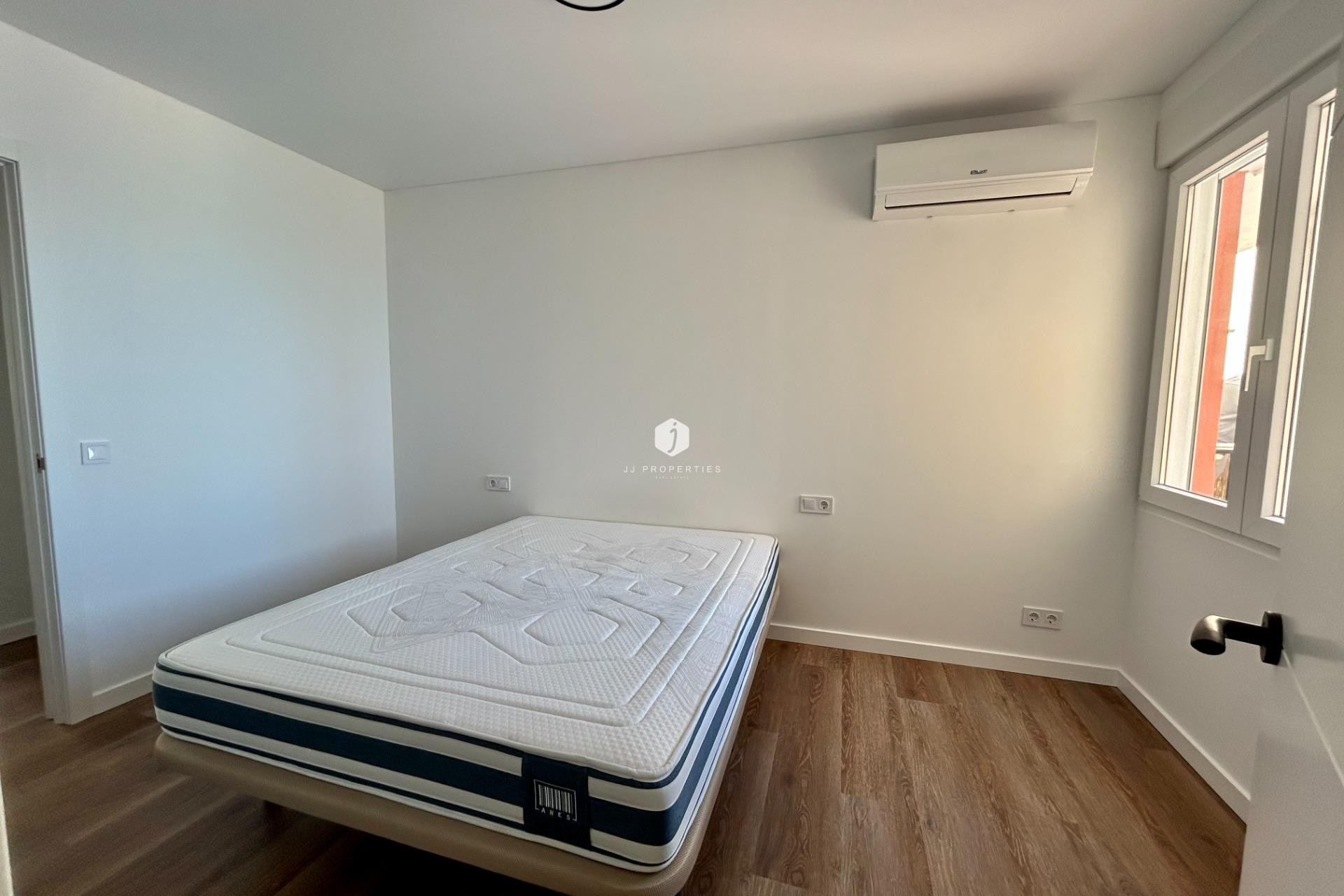 Z drugiej ręki - Mieszkanie w bloku -
Torrevieja - Acequion
