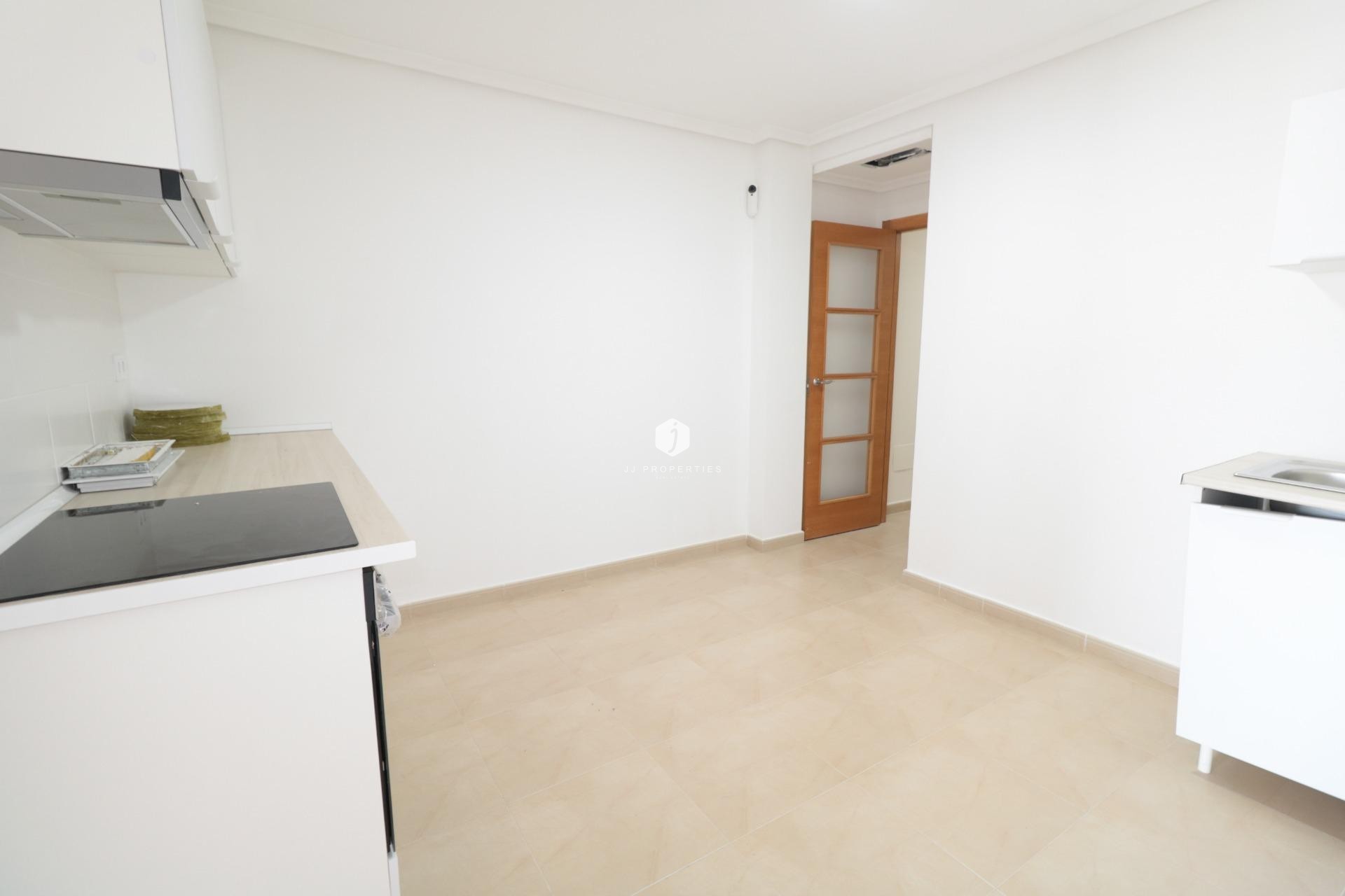 Z drugiej ręki - Mieszkanie w bloku -
Torrevieja - Acequion
