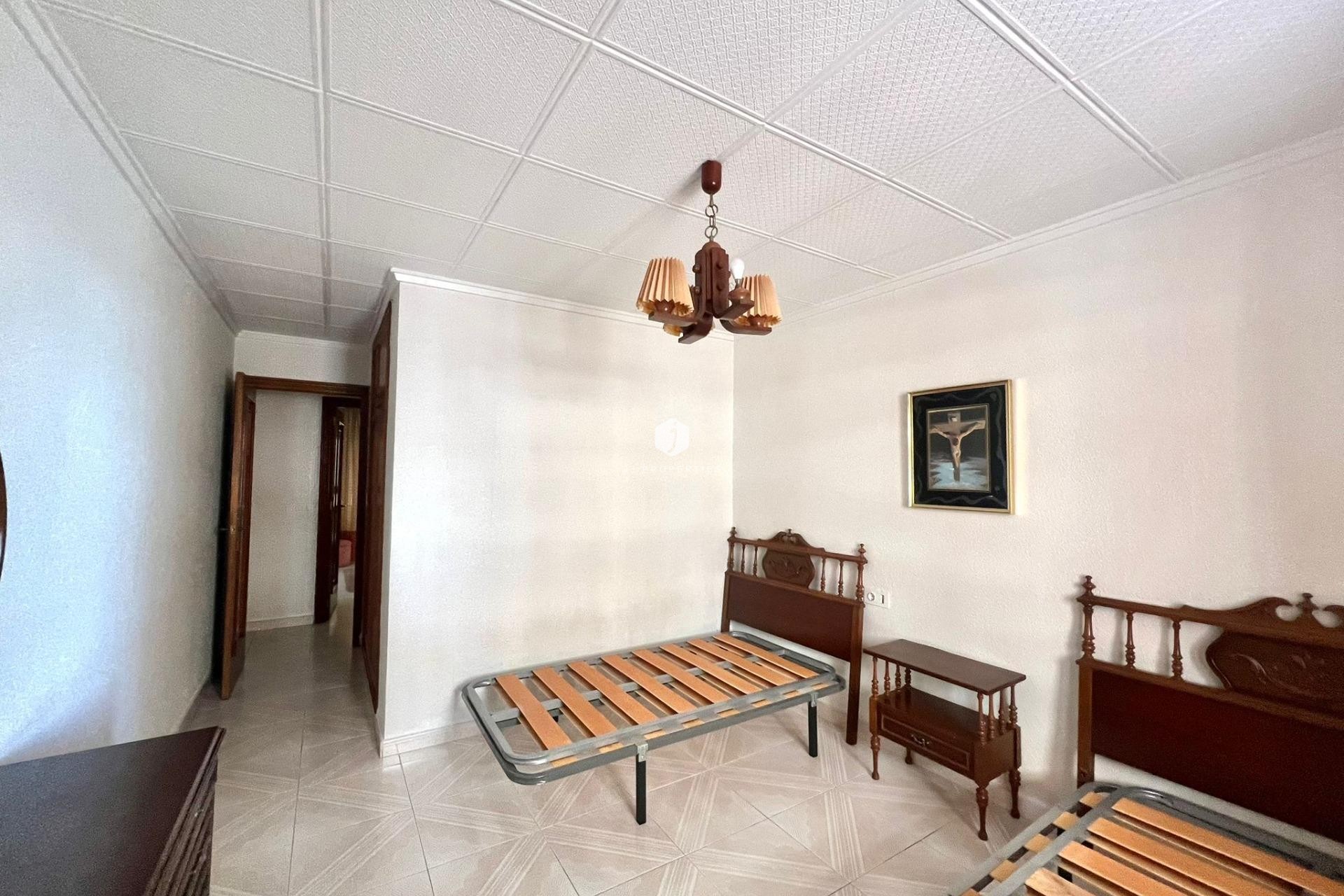 Z drugiej ręki - Mieszkanie w bloku -
Torrevieja - Acequion