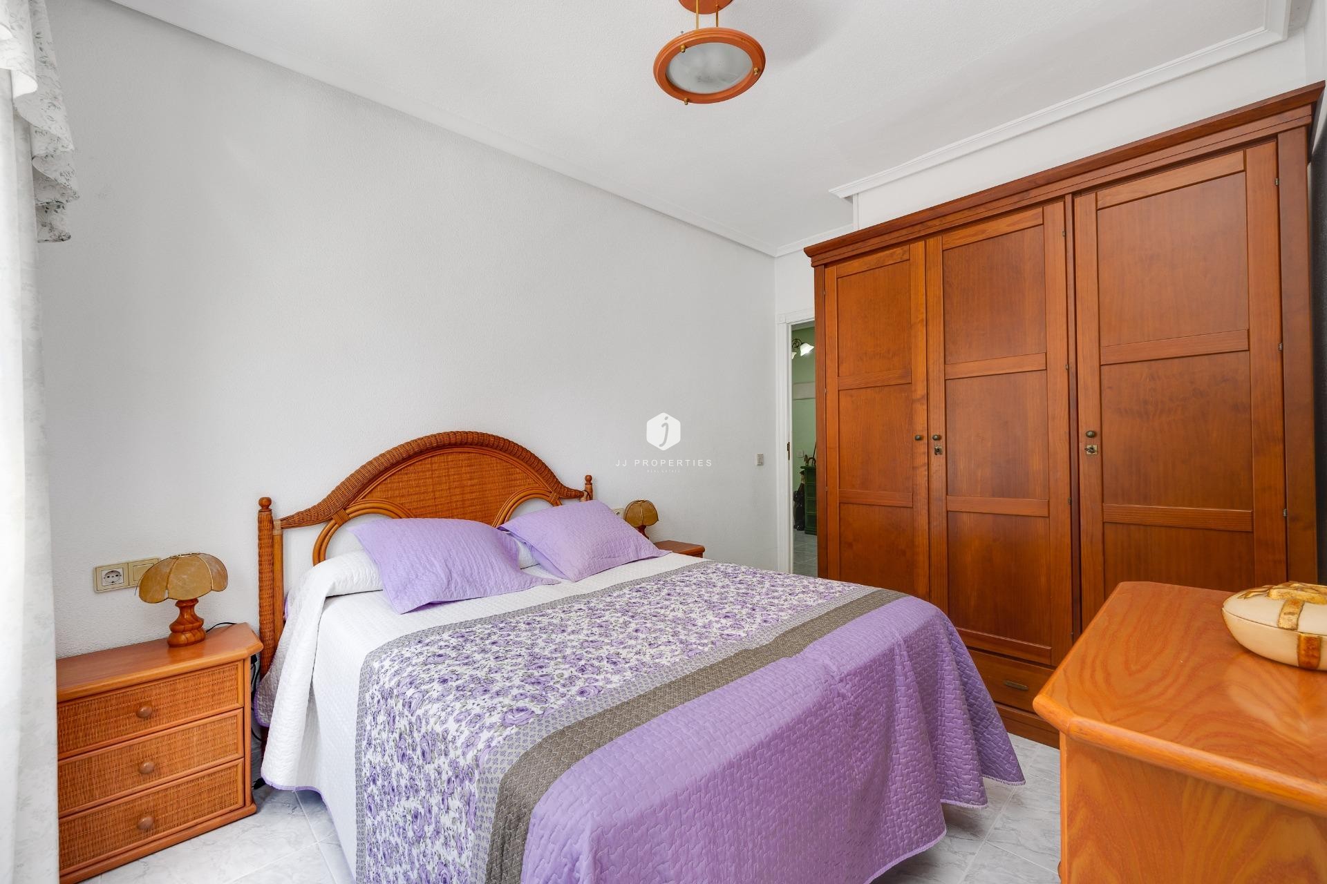 Z drugiej ręki - Mieszkanie w bloku -
Torrevieja - Antonio Machado