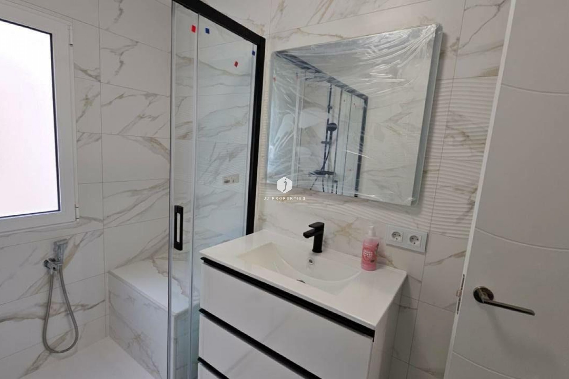 Z drugiej ręki - Mieszkanie w bloku -
Torrevieja - Cabo cervera