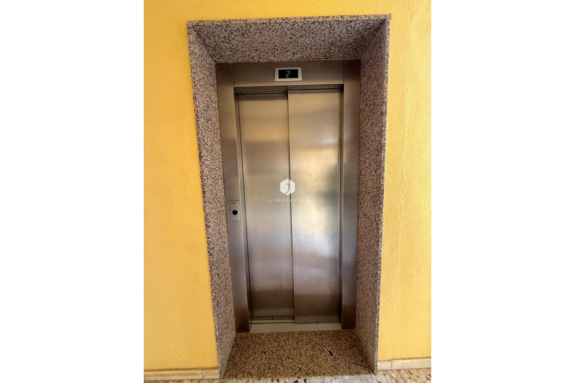 Z drugiej ręki - Mieszkanie w bloku -
Torrevieja - Cabo cervera