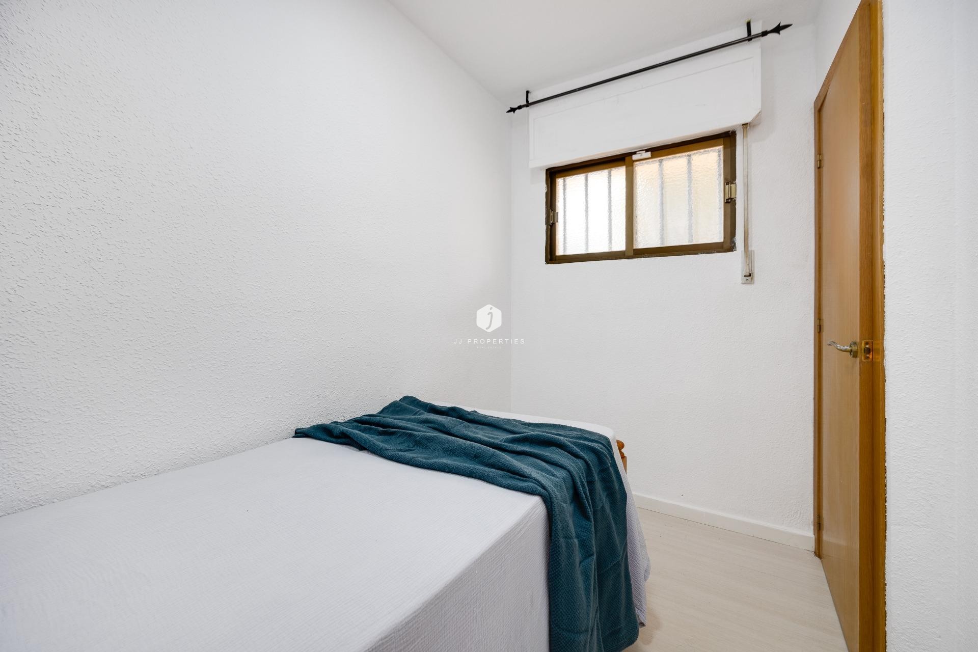 Z drugiej ręki - Mieszkanie w bloku -
Torrevieja - Cabo cervera