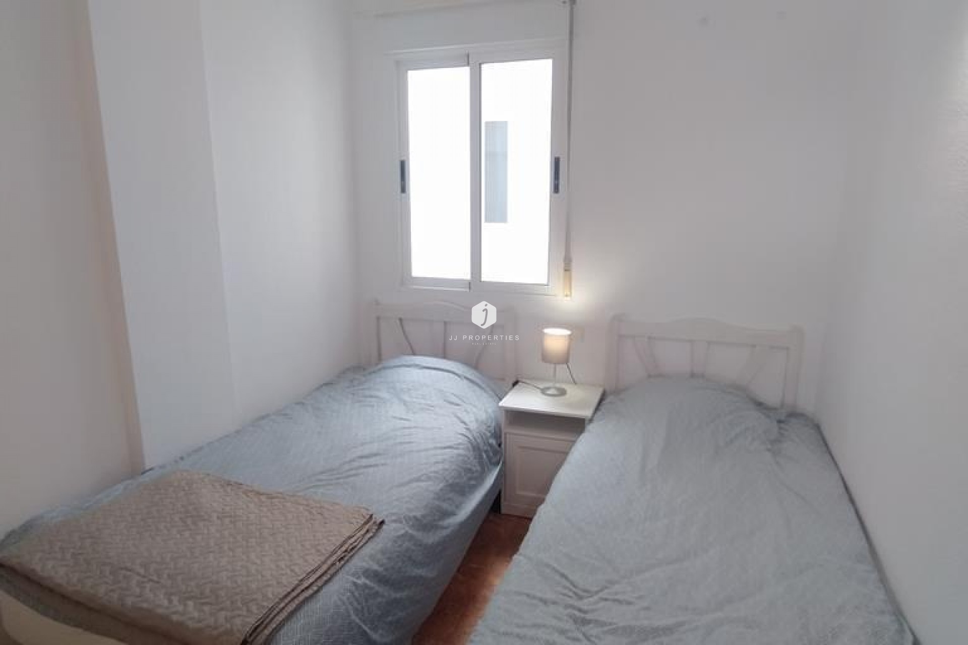 Z drugiej ręki - Mieszkanie w bloku -
Torrevieja - CASCO URBANO