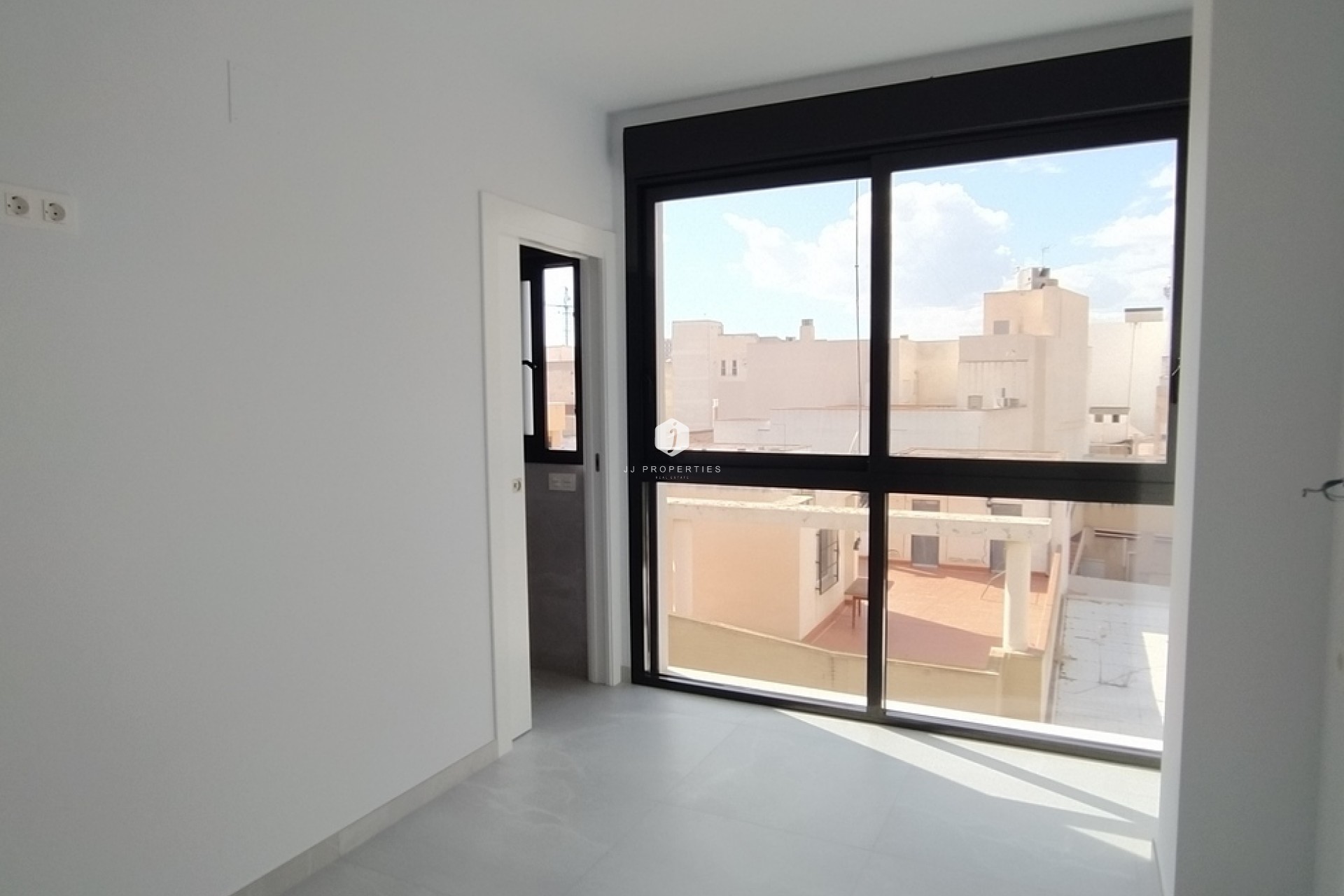 Z drugiej ręki - Mieszkanie w bloku -
Torrevieja - CENTRE PLAYA DEL CURA LAS PISCINAS