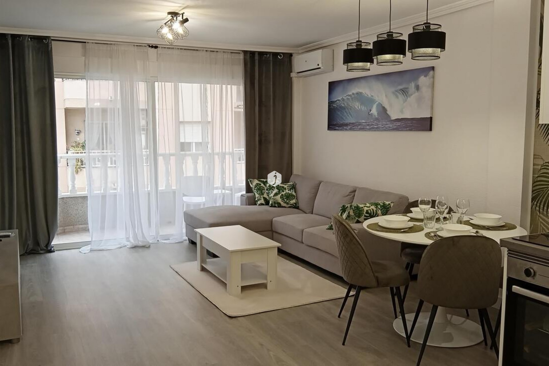 Z drugiej ręki - Mieszkanie w bloku -
Torrevieja - CENTRE