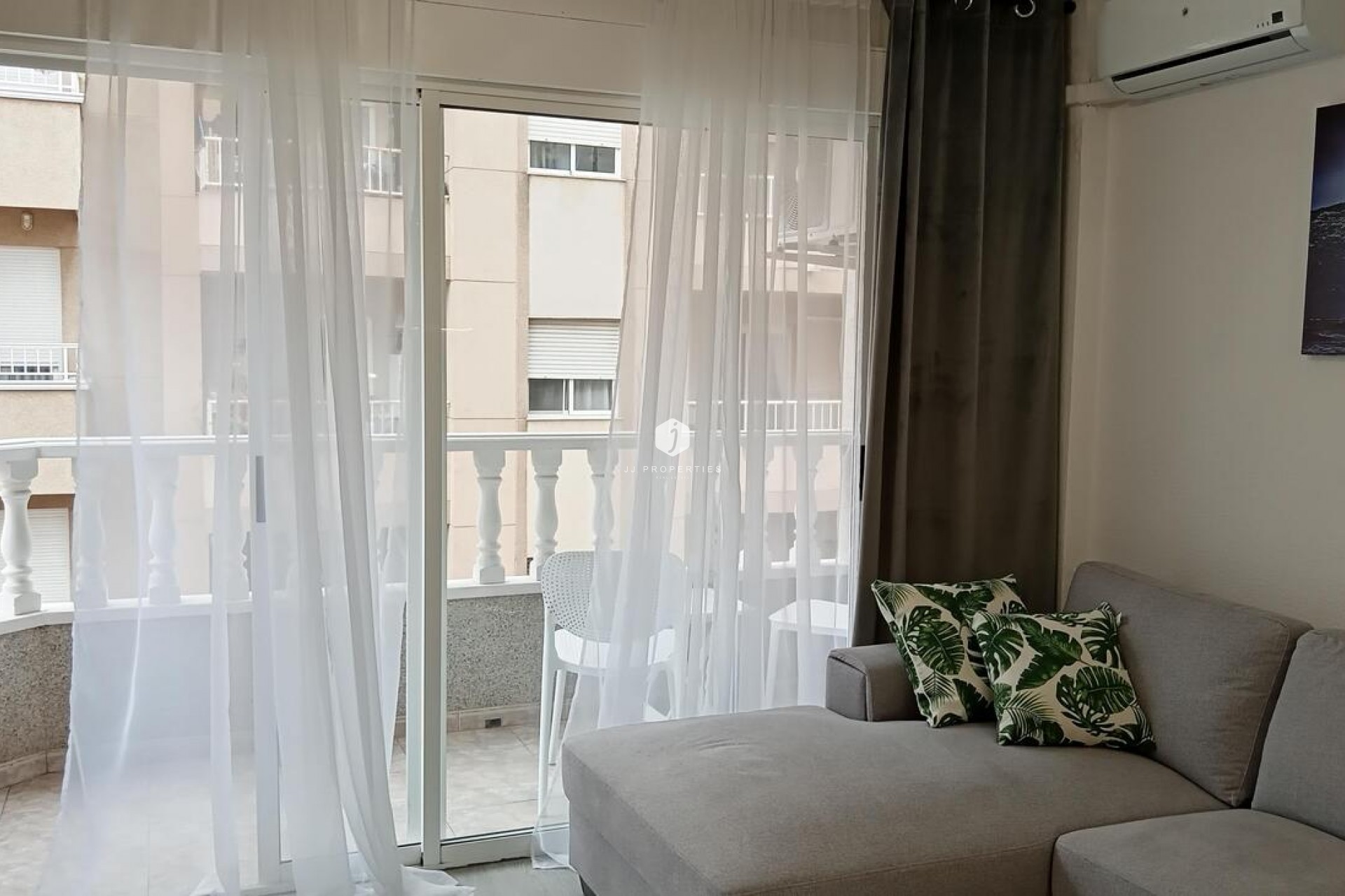 Z drugiej ręki - Mieszkanie w bloku -
Torrevieja - CENTRE