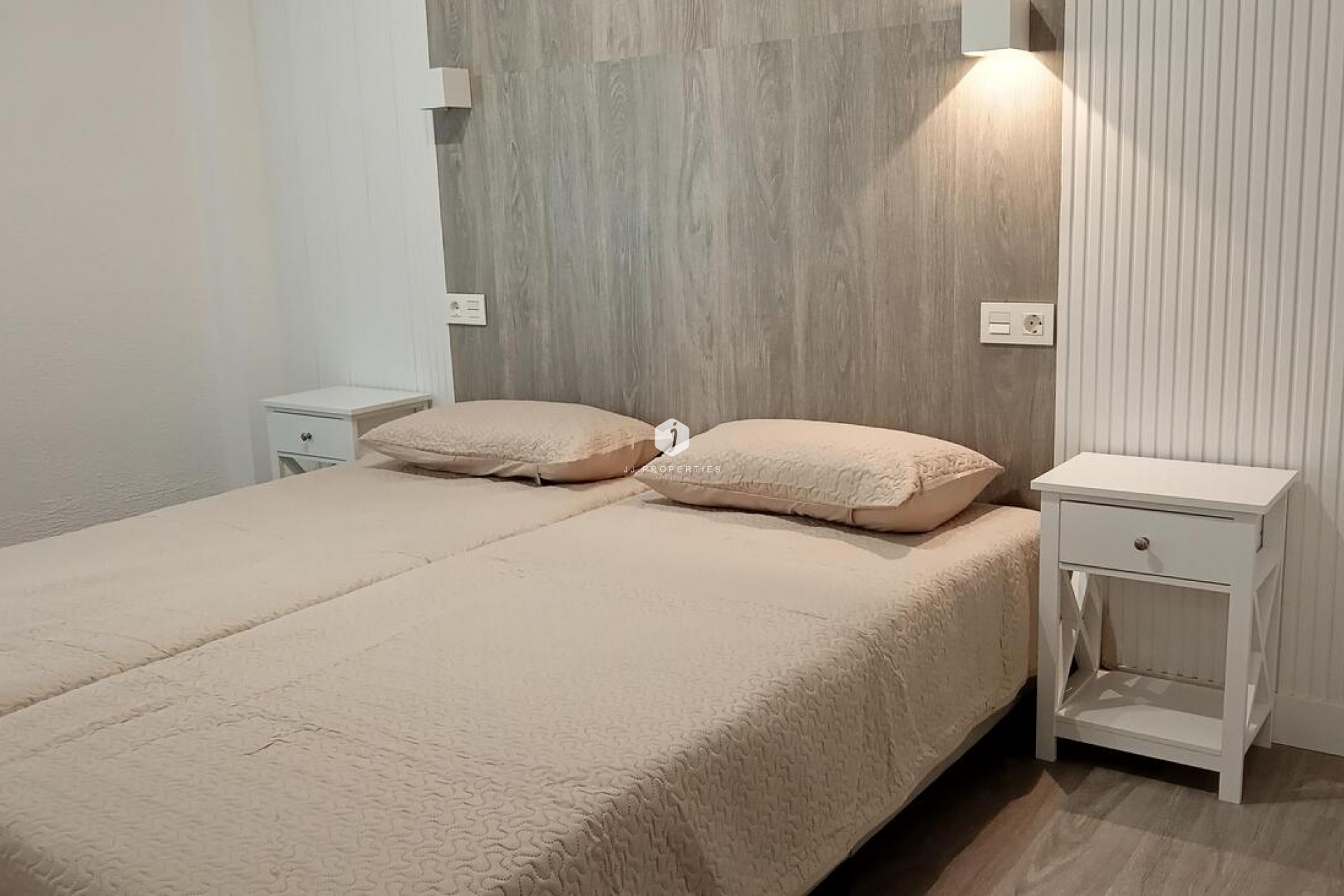 Z drugiej ręki - Mieszkanie w bloku -
Torrevieja - CENTRE