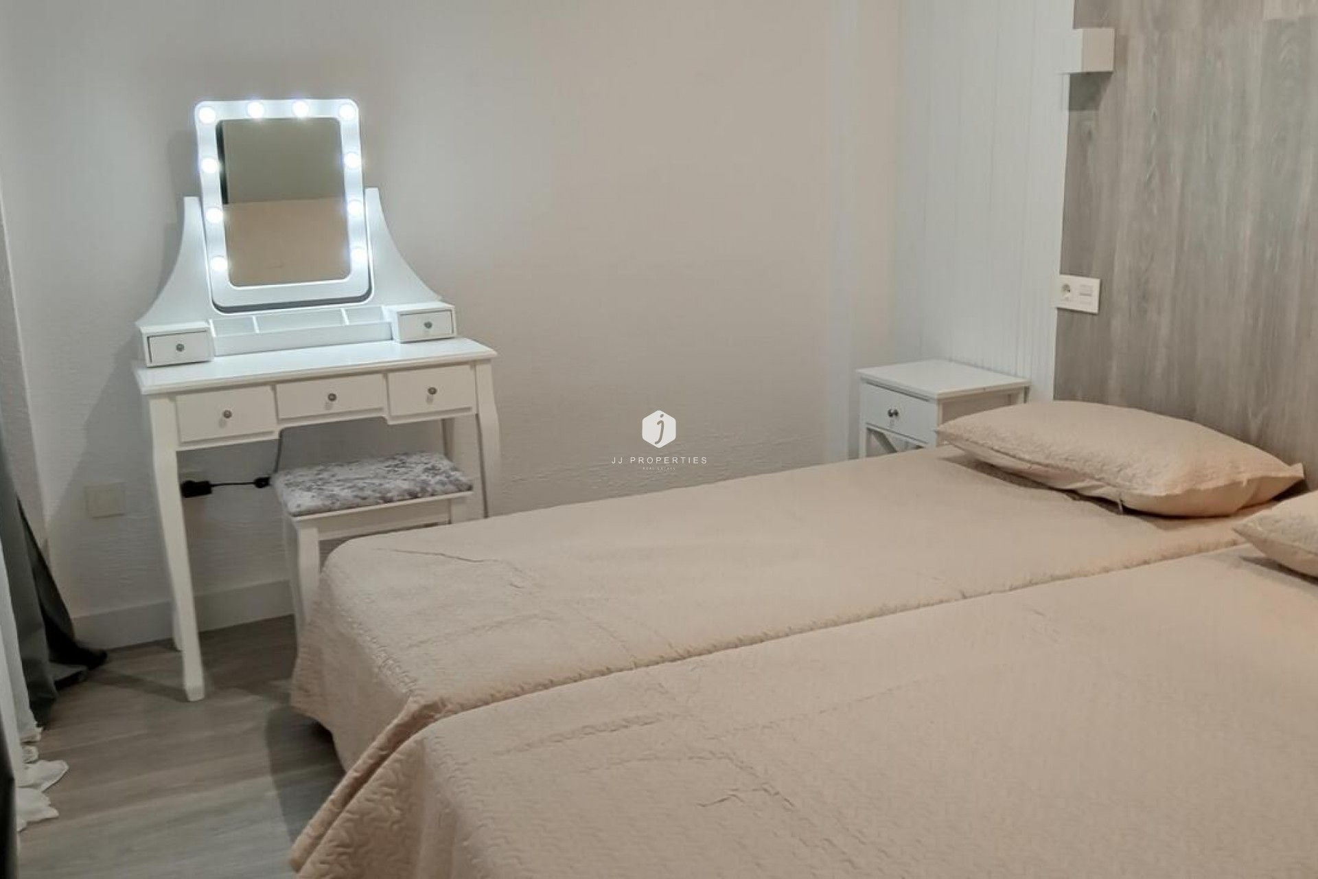 Z drugiej ręki - Mieszkanie w bloku -
Torrevieja - CENTRE