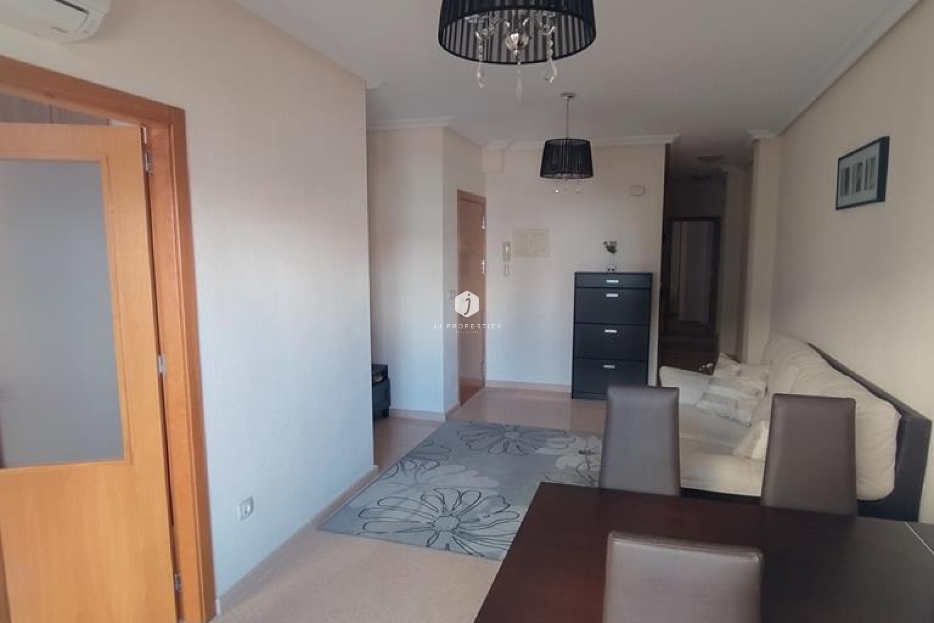 Z drugiej ręki - Mieszkanie w bloku -
Torrevieja - CENTRO CASCO URBANO