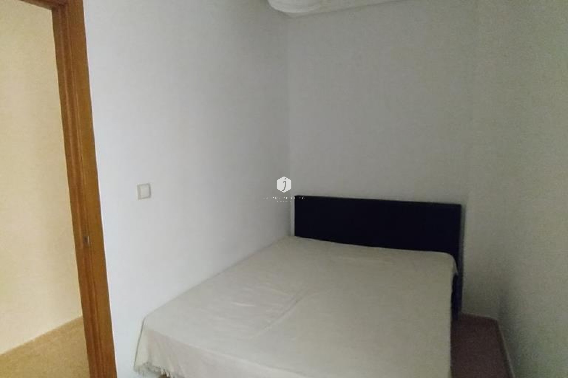 Z drugiej ręki - Mieszkanie w bloku -
Torrevieja - CENTRO CASCO URBANO