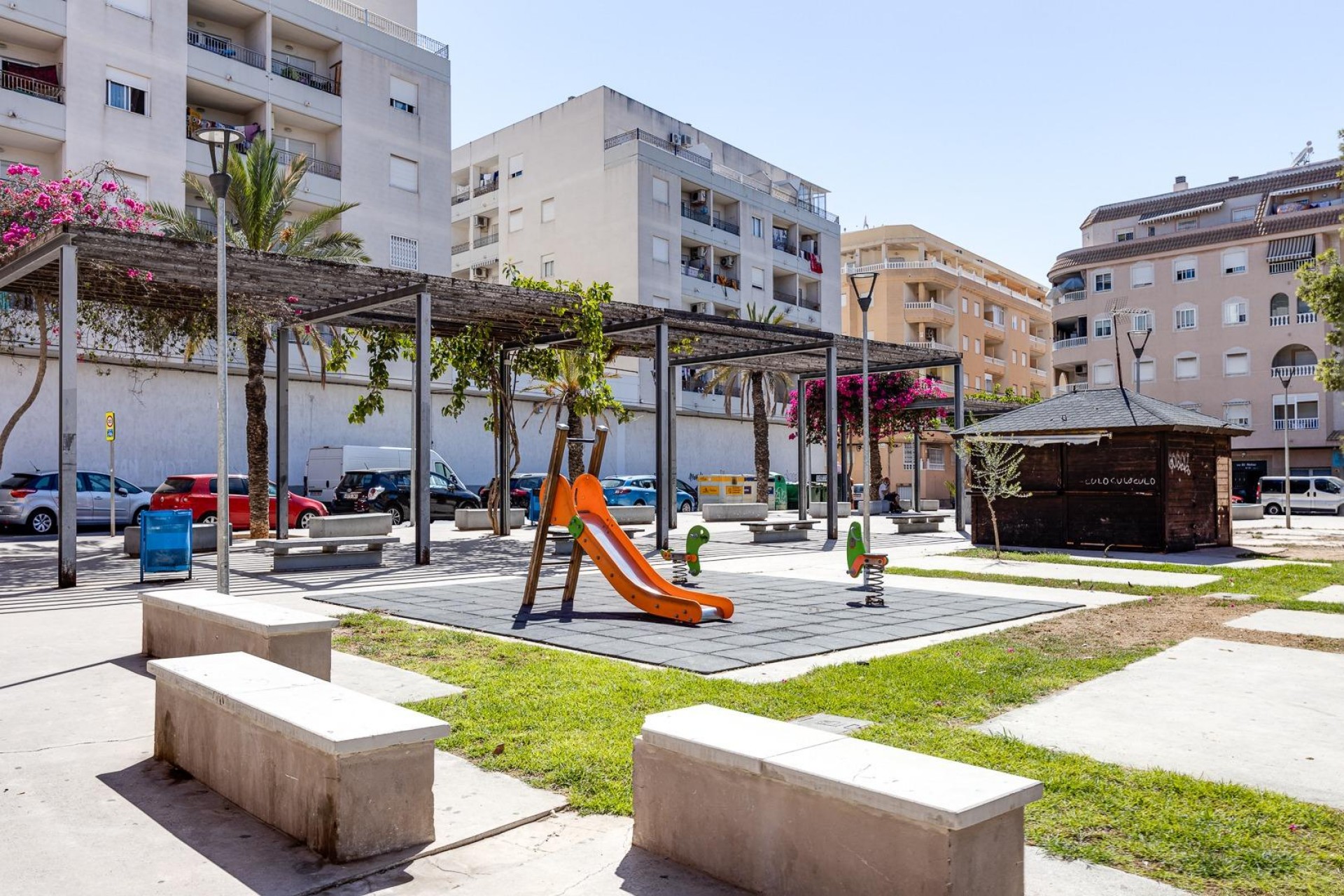 Z drugiej ręki - Mieszkanie w bloku -
Torrevieja - Centro