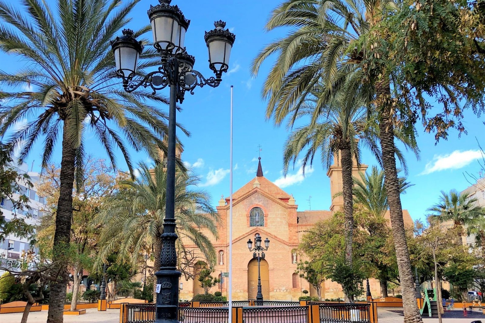 Z drugiej ręki - Mieszkanie w bloku -
Torrevieja - Centro