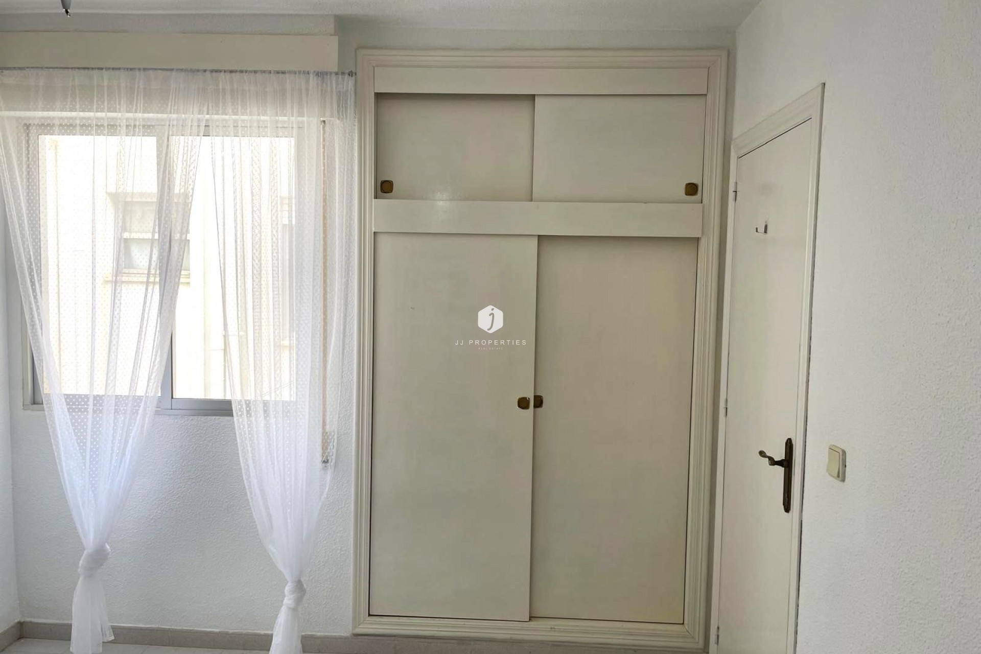 Z drugiej ręki - Mieszkanie w bloku -
Torrevieja - Centro