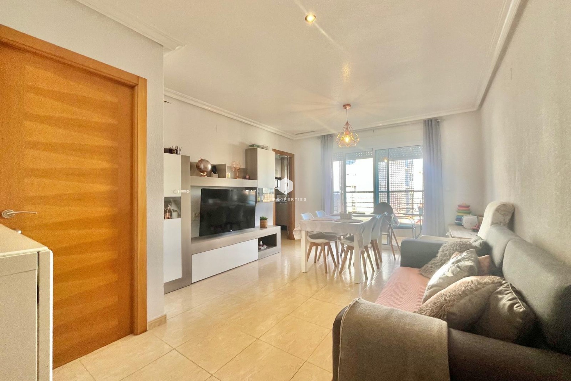 Z drugiej ręki - Mieszkanie w bloku -
Torrevieja - Centro