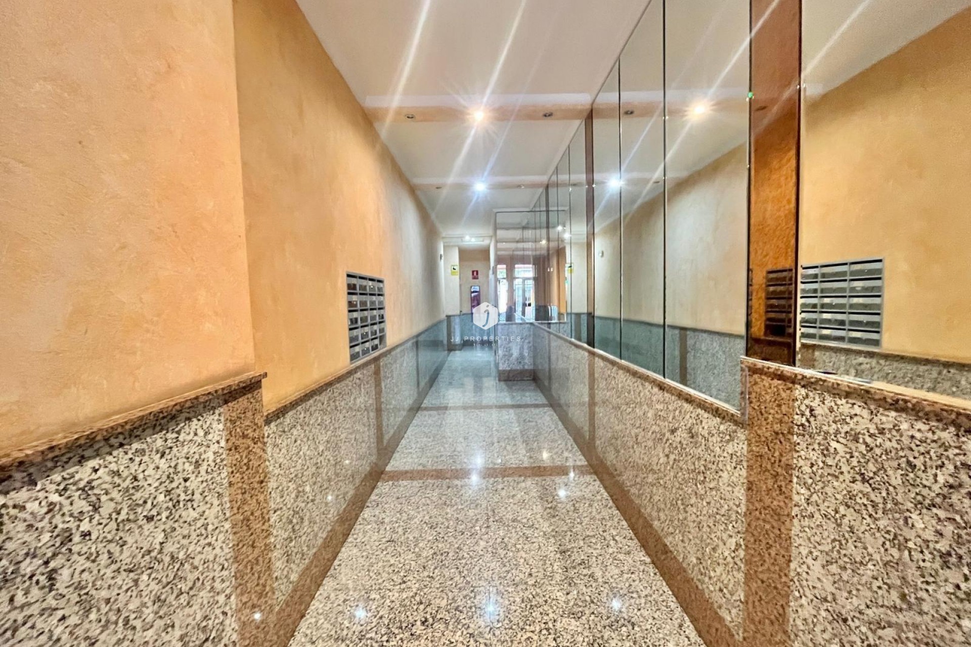 Z drugiej ręki - Mieszkanie w bloku -
Torrevieja - Centro