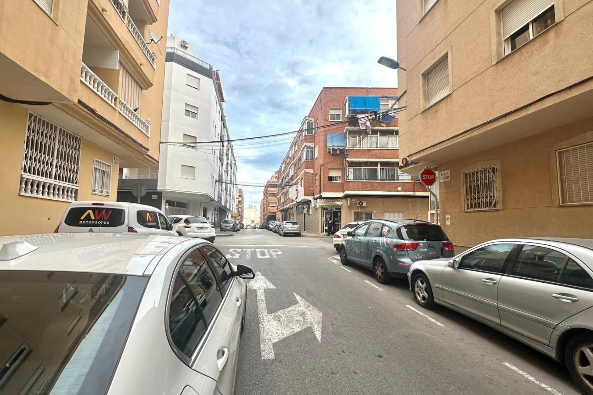 Z drugiej ręki - Mieszkanie w bloku -
Torrevieja - Centro