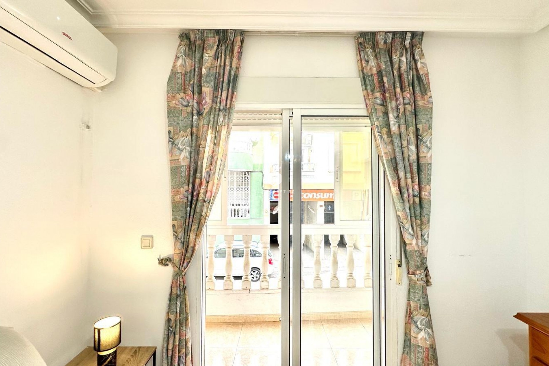 Z drugiej ręki - Mieszkanie w bloku -
Torrevieja - Centro