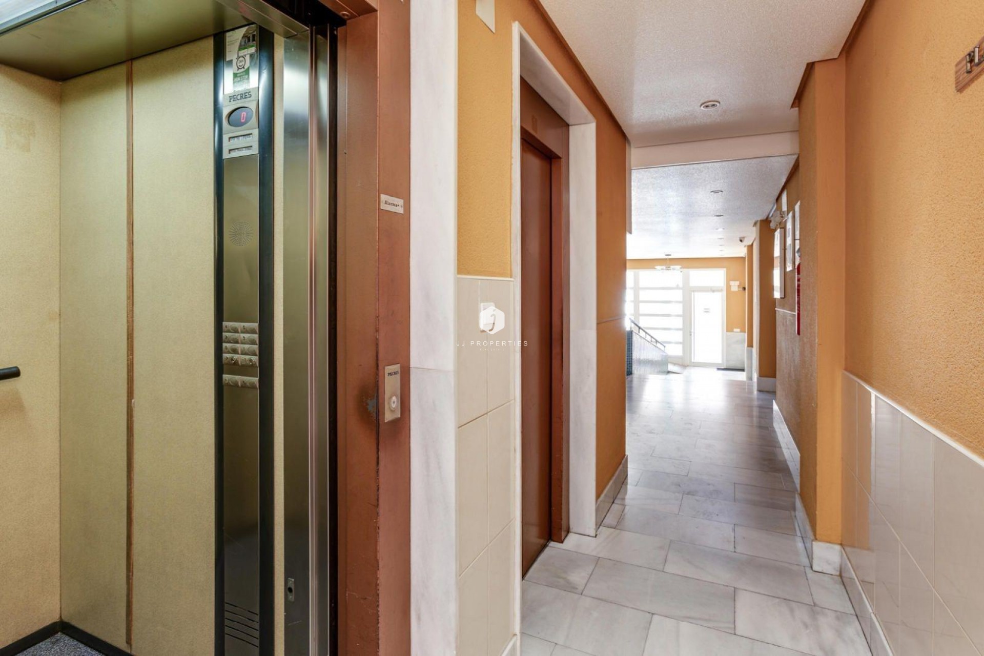 Z drugiej ręki - Mieszkanie w bloku -
Torrevieja - Centro