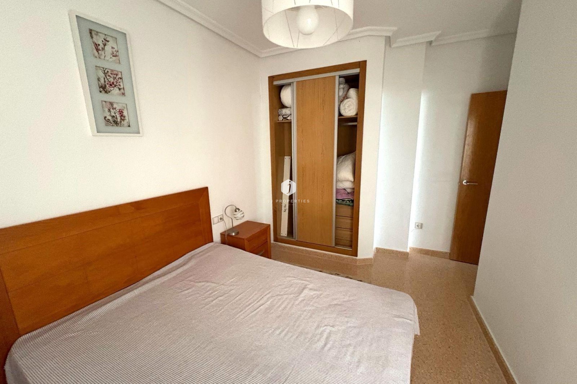 Z drugiej ręki - Mieszkanie w bloku -
Torrevieja - Centro