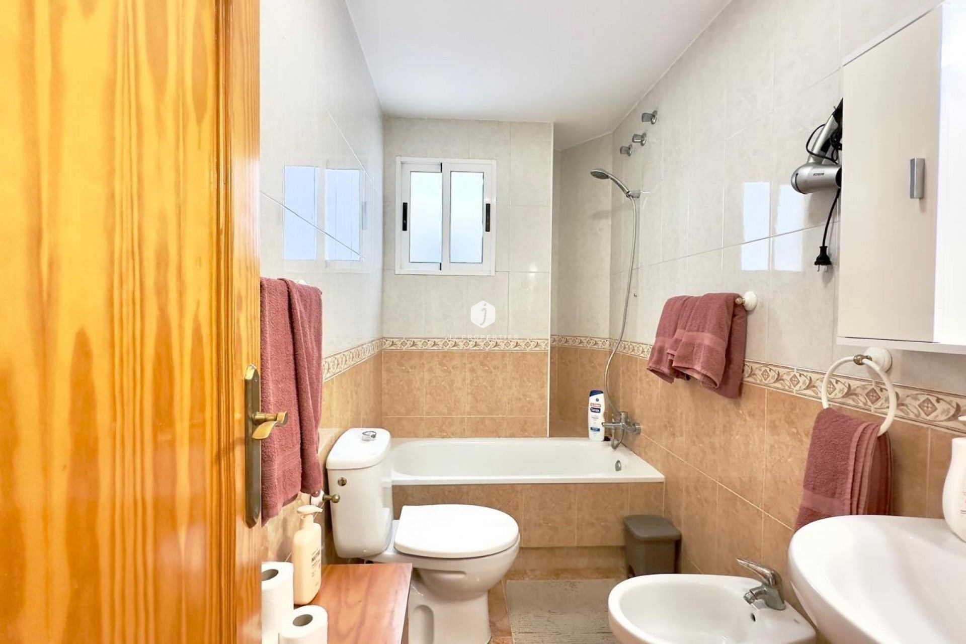 Z drugiej ręki - Mieszkanie w bloku -
Torrevieja - Centro