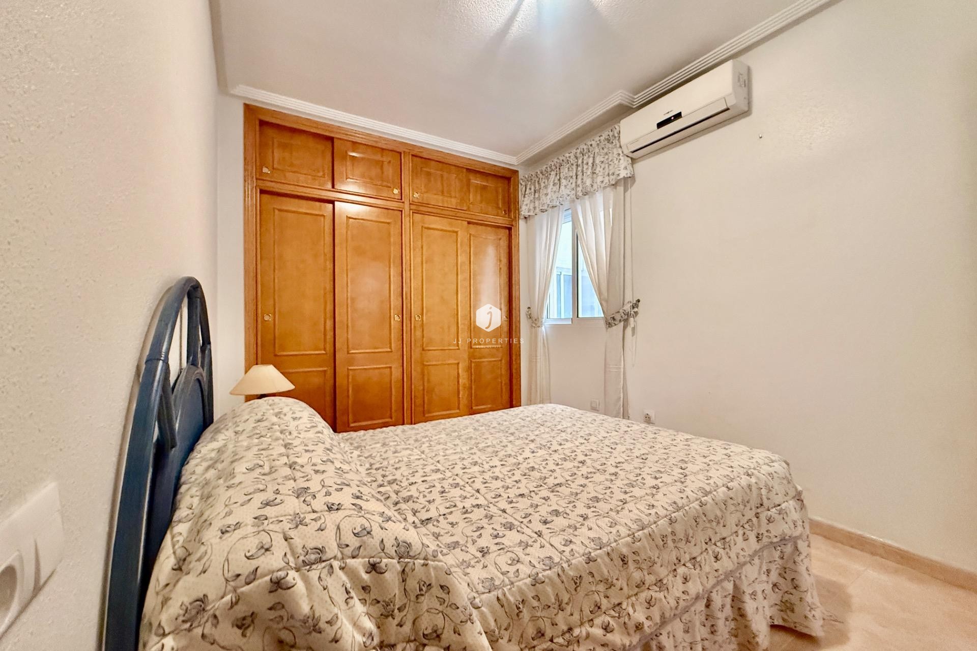 Z drugiej ręki - Mieszkanie w bloku -
Torrevieja - Centro