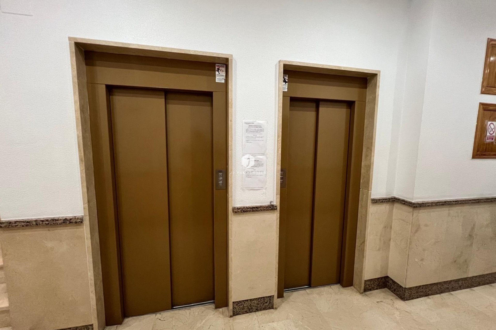 Z drugiej ręki - Mieszkanie w bloku -
Torrevieja - Centro