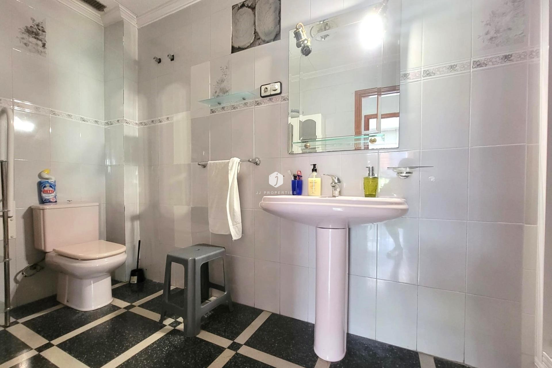 Z drugiej ręki - Mieszkanie w bloku -
Torrevieja - Centro