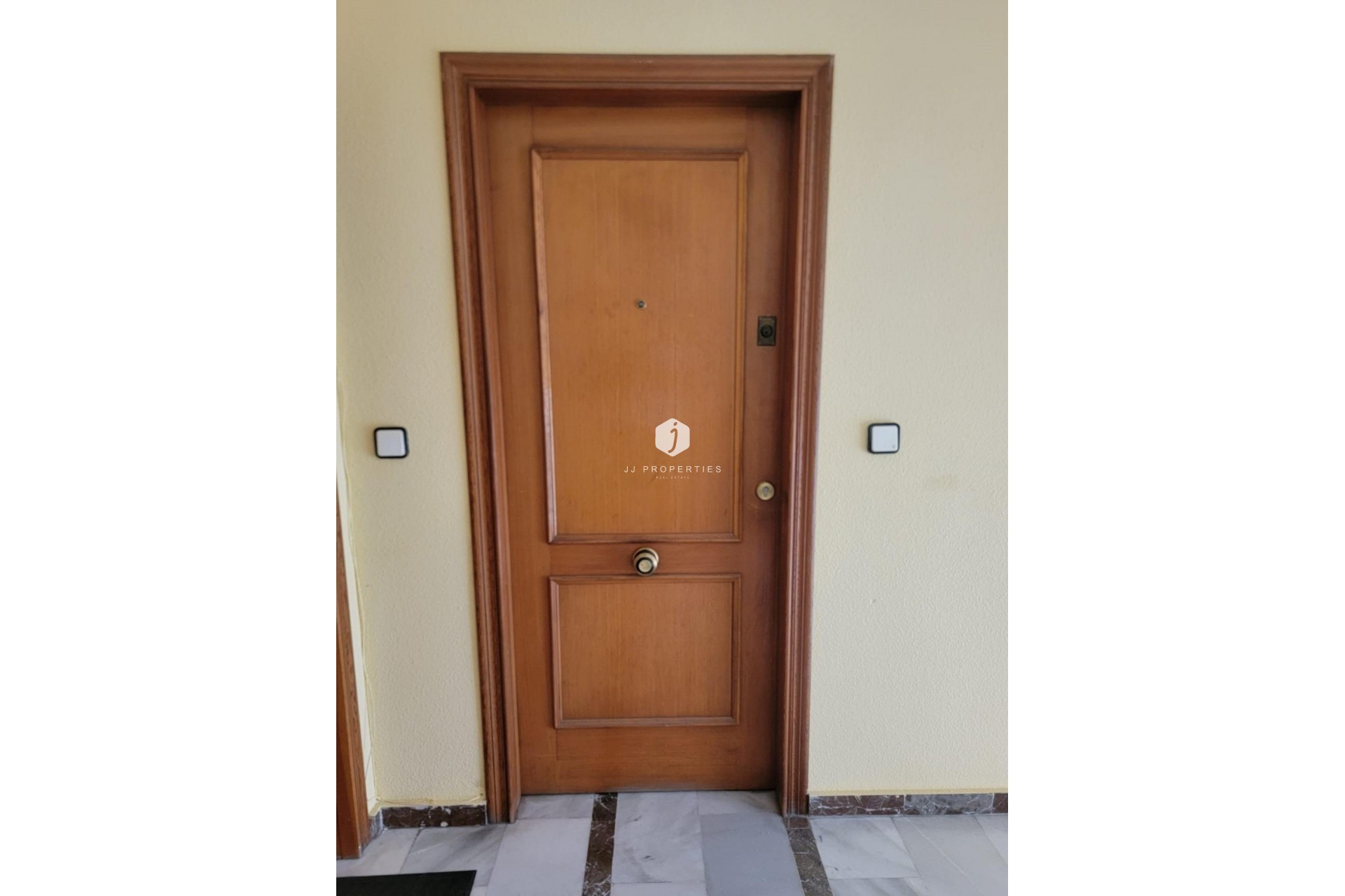 Z drugiej ręki - Mieszkanie w bloku -
Torrevieja - Centro