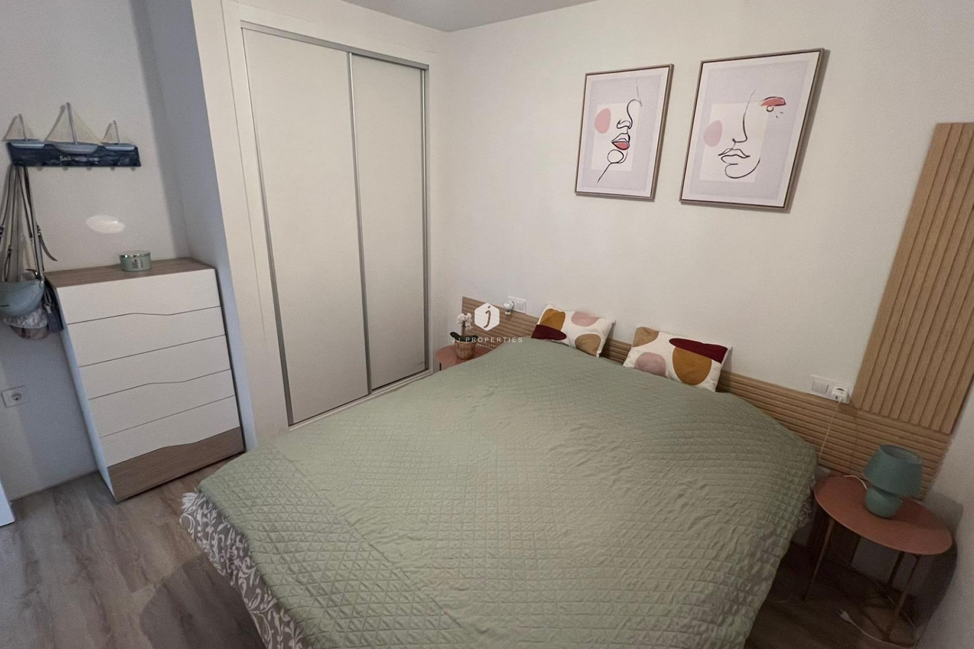 Z drugiej ręki - Mieszkanie w bloku -
Torrevieja - Centro