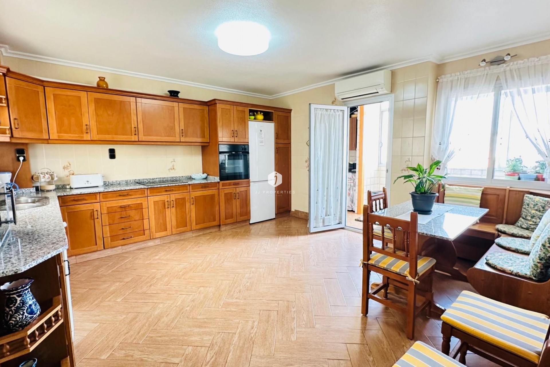 Z drugiej ręki - Mieszkanie w bloku -
Torrevieja - Centro