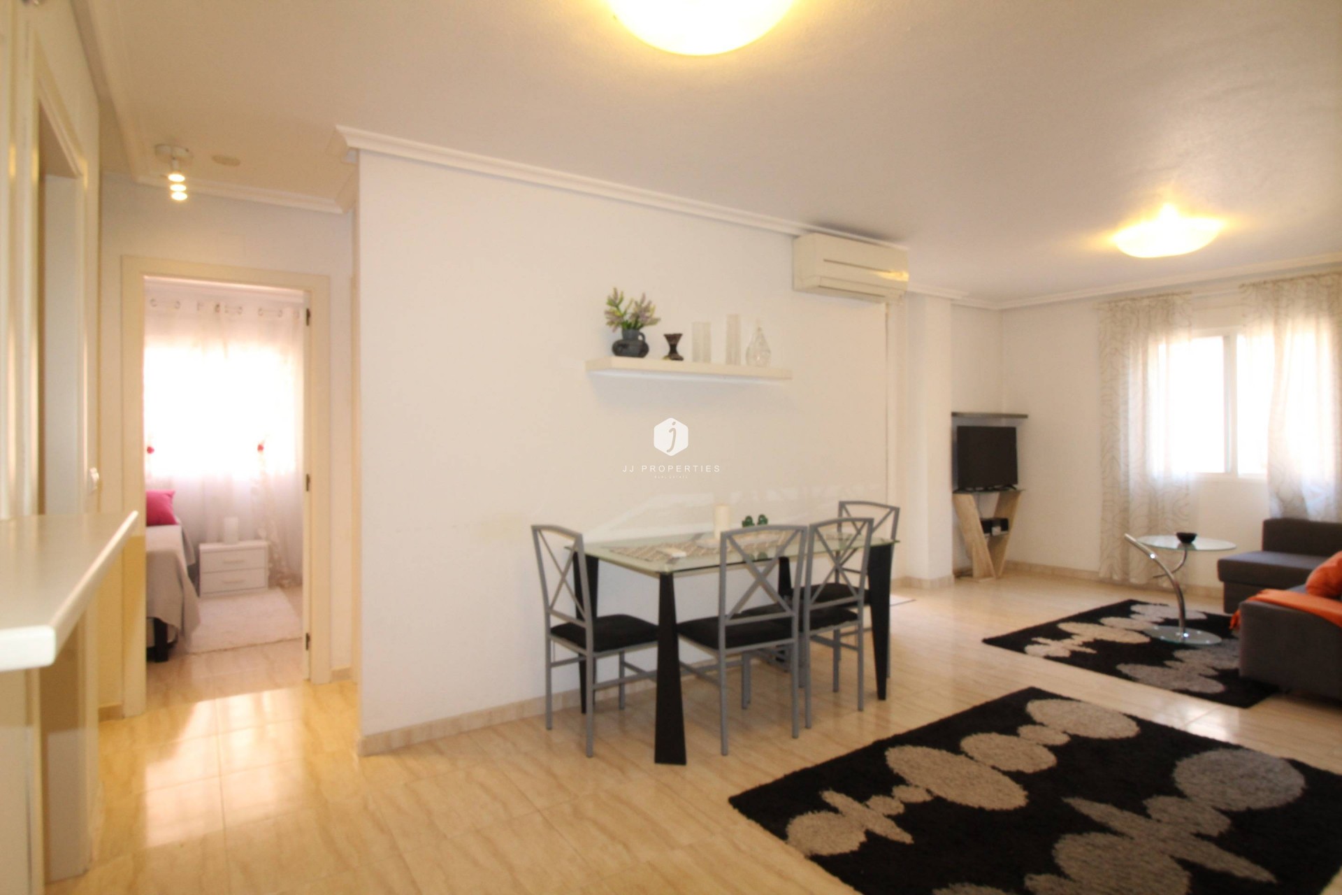 Z drugiej ręki - Mieszkanie w bloku -
Torrevieja - Centro