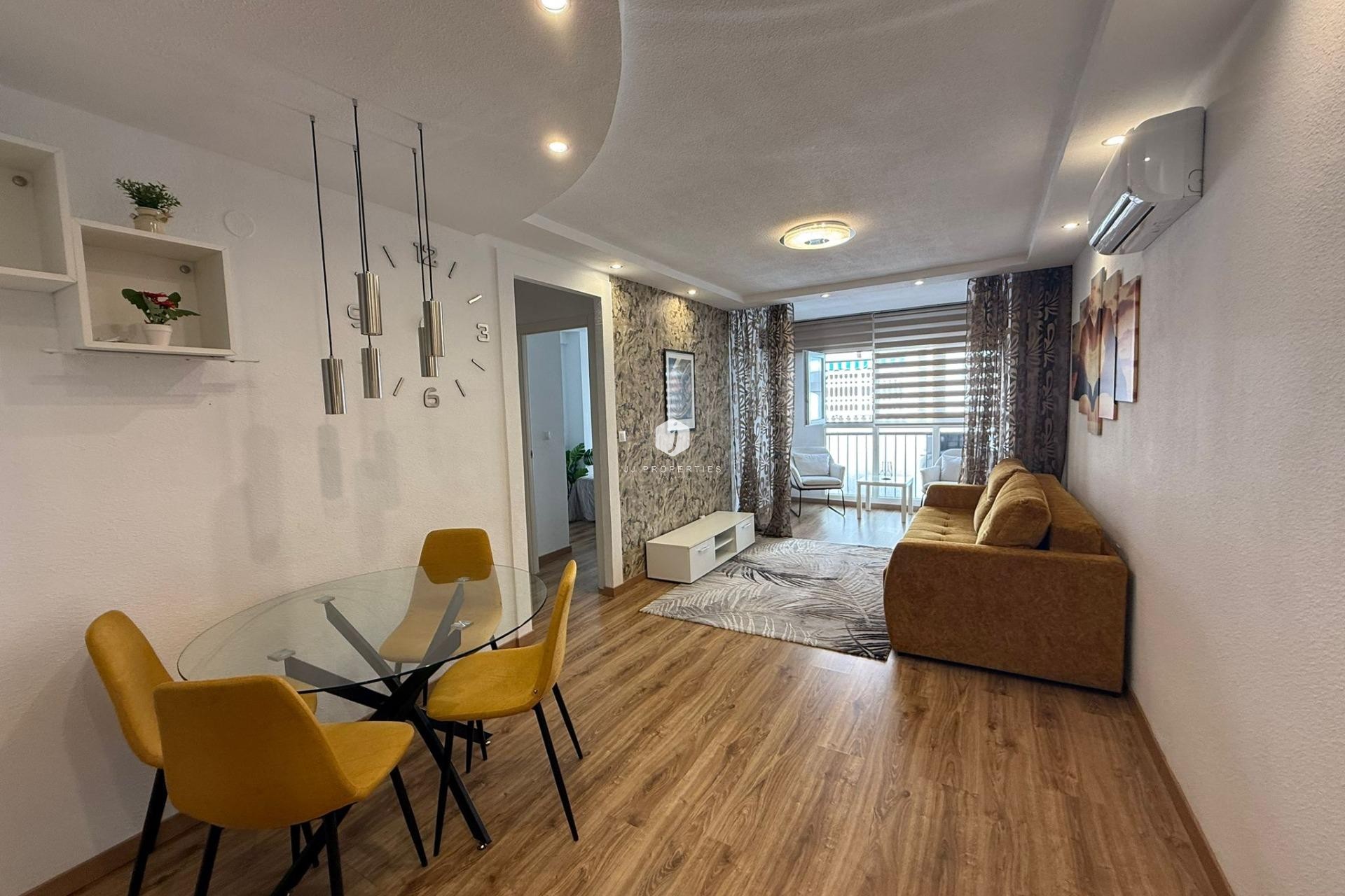 Z drugiej ręki - Mieszkanie w bloku -
Torrevieja - Centro