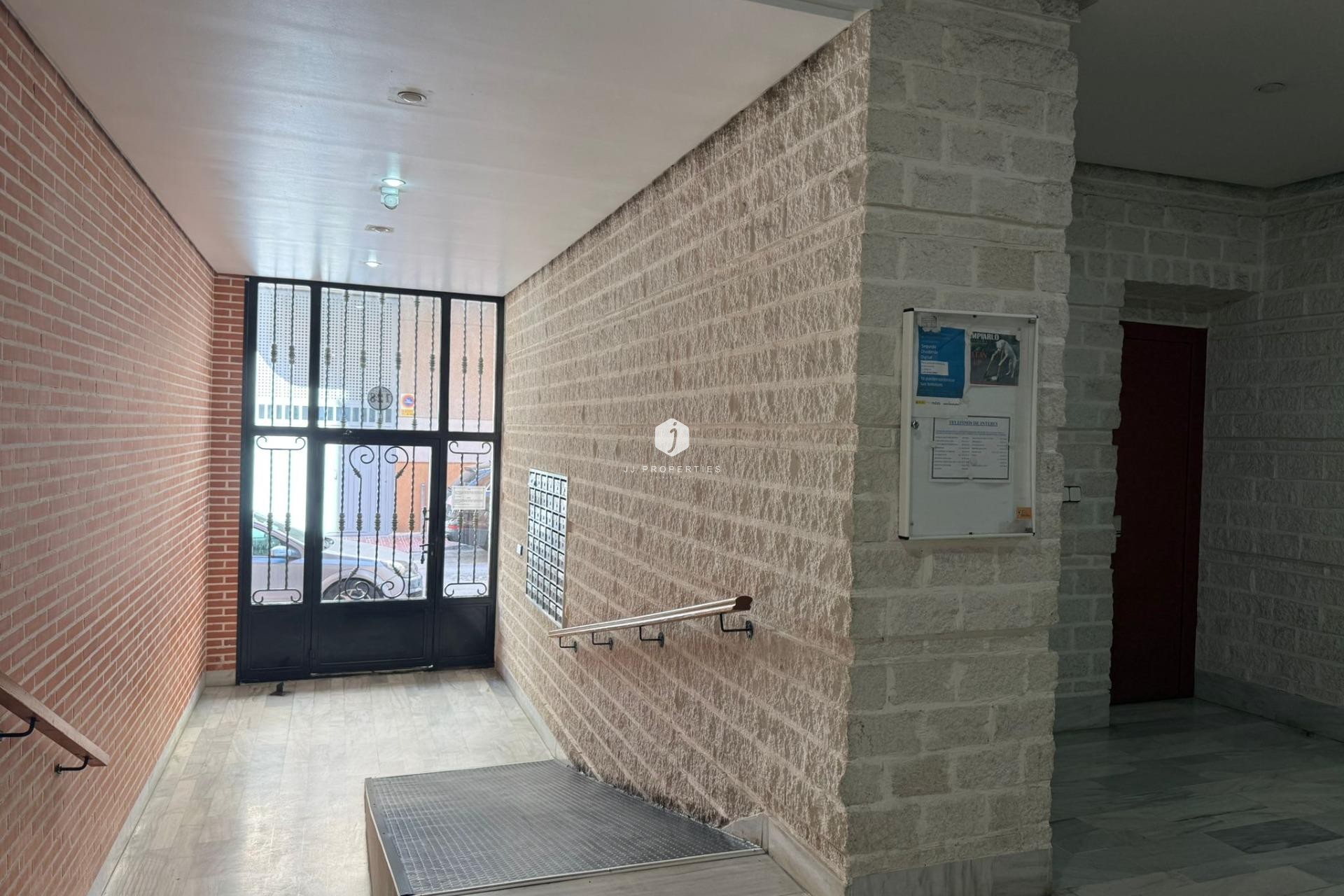 Z drugiej ręki - Mieszkanie w bloku -
Torrevieja - Centro