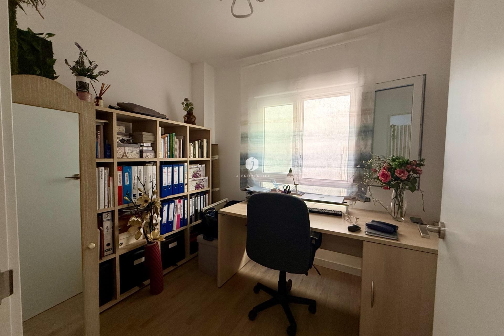 Z drugiej ręki - Mieszkanie w bloku -
Torrevieja - Centro