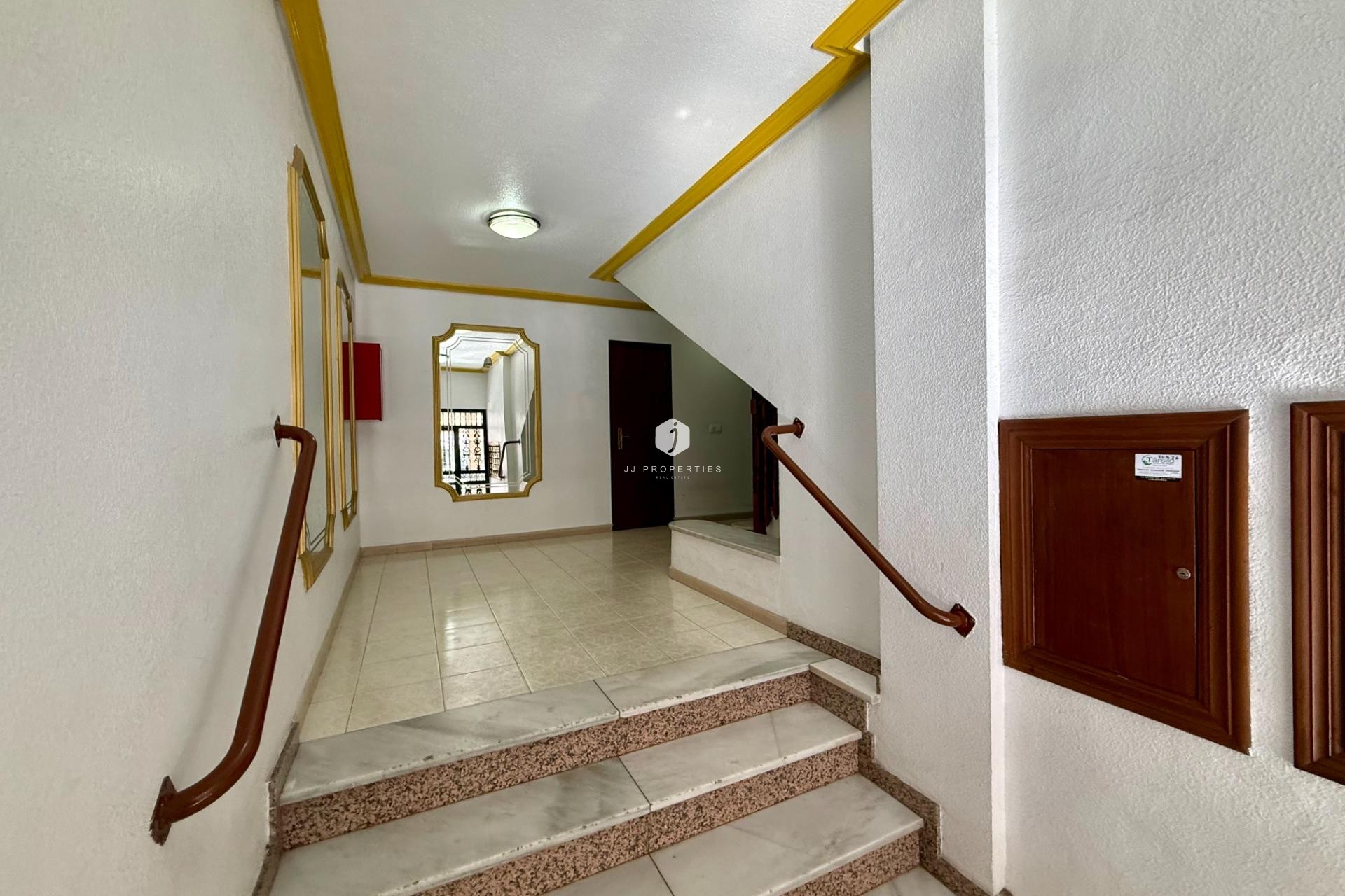 Z drugiej ręki - Mieszkanie w bloku -
Torrevieja - Centro