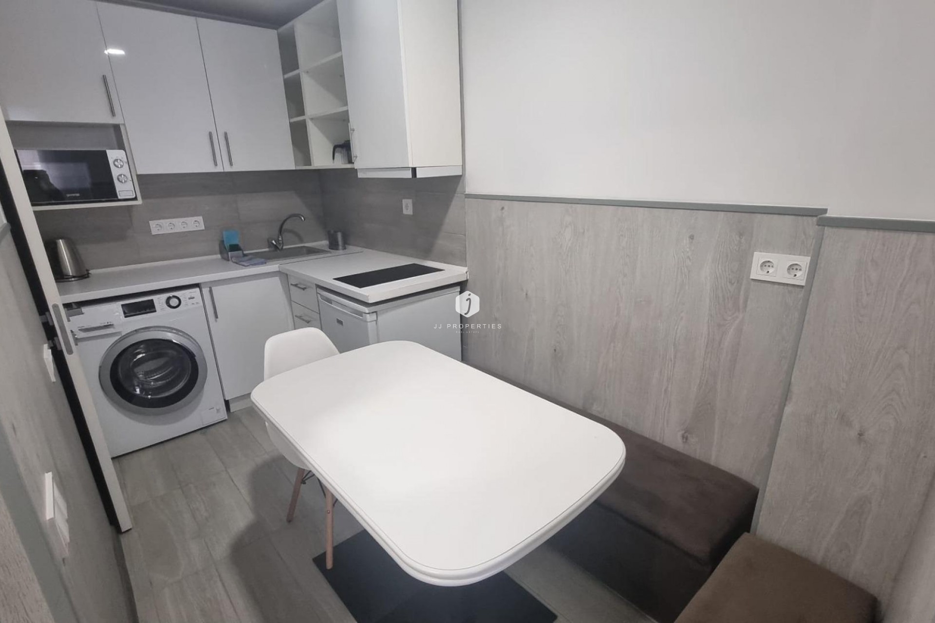 Z drugiej ręki - Mieszkanie w bloku -
Torrevieja - Centro