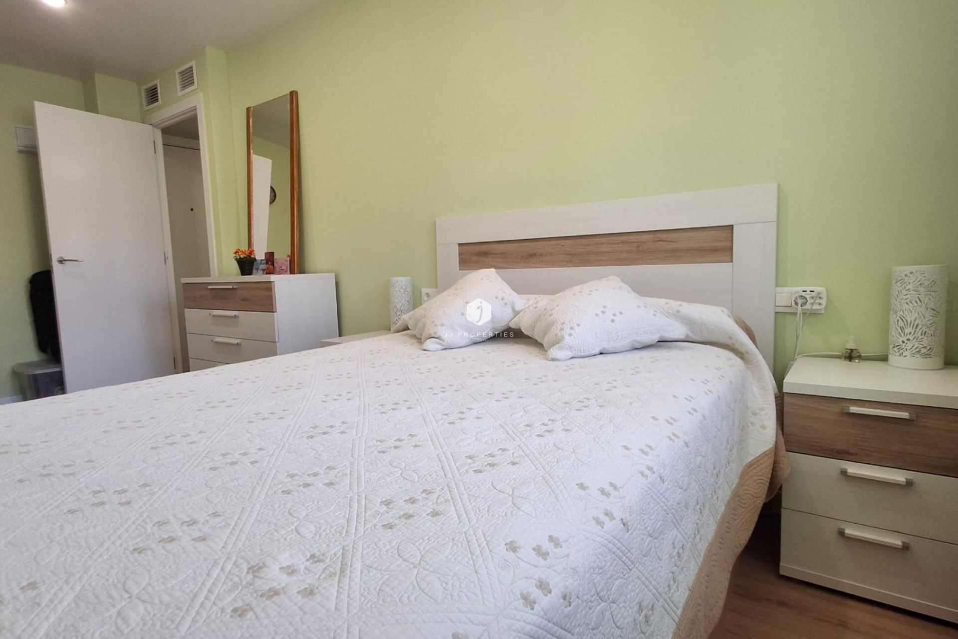 Z drugiej ręki - Mieszkanie w bloku -
Torrevieja - Centro