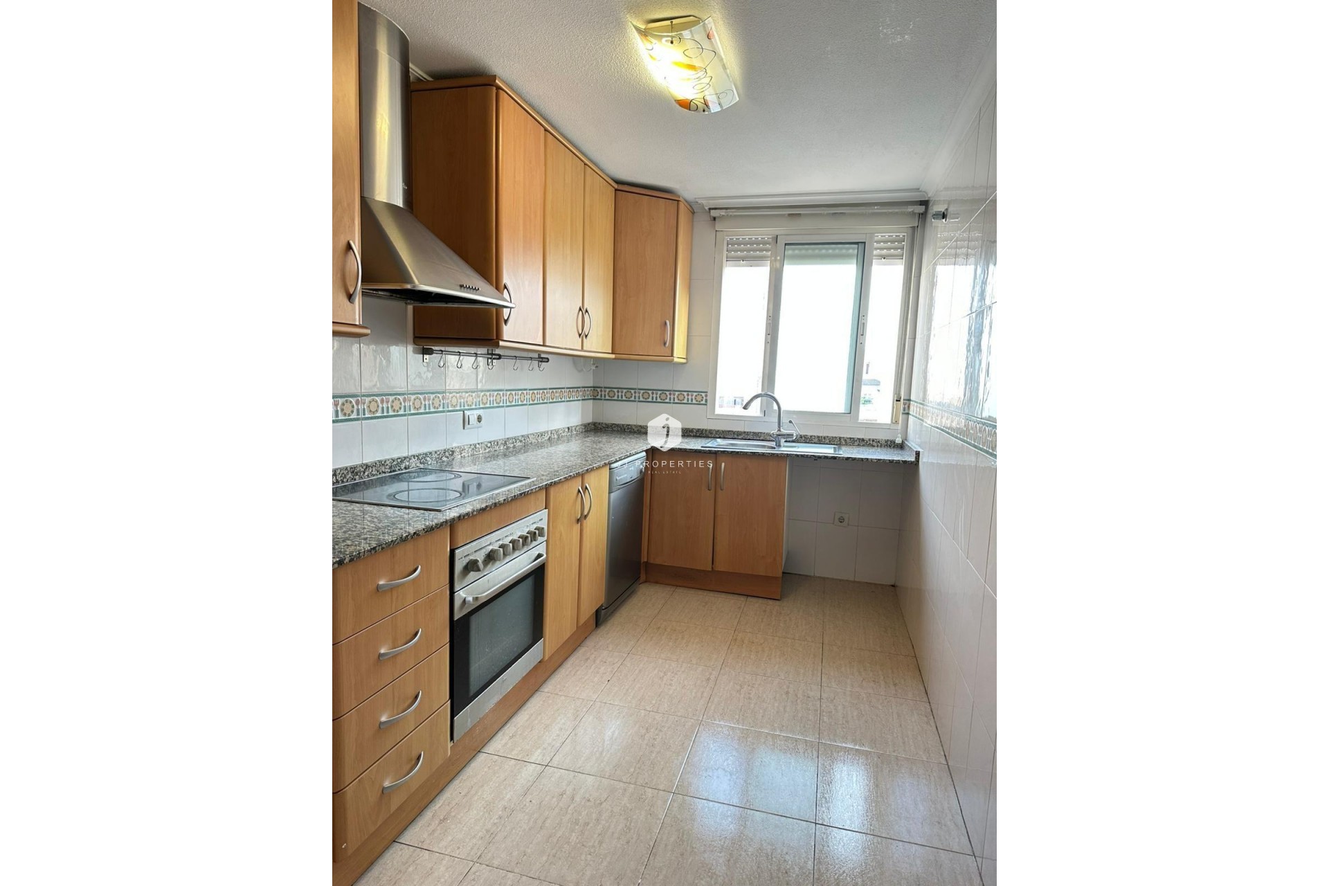 Z drugiej ręki - Mieszkanie w bloku -
Torrevieja - Centro