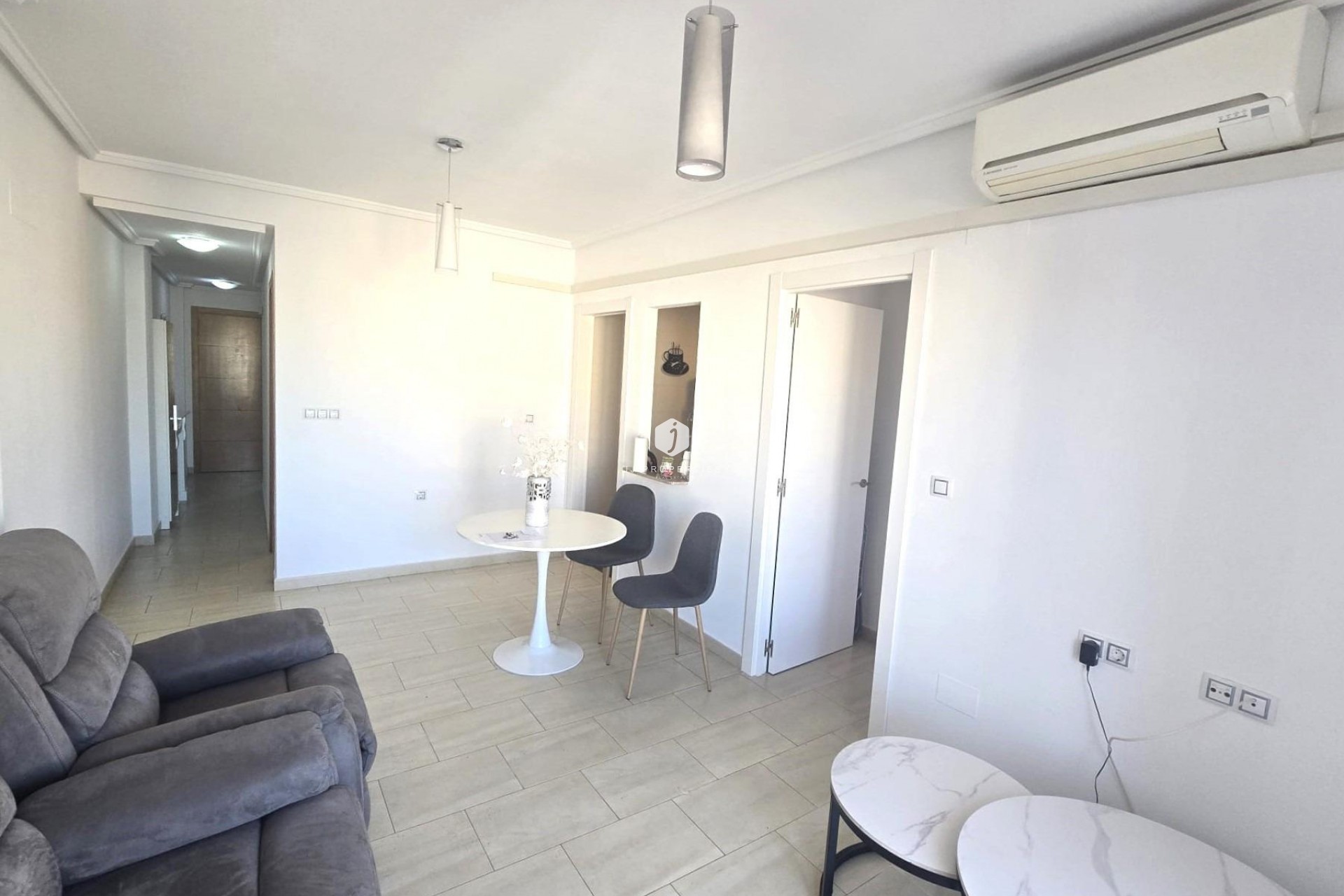 Z drugiej ręki - Mieszkanie w bloku -
Torrevieja - Centro