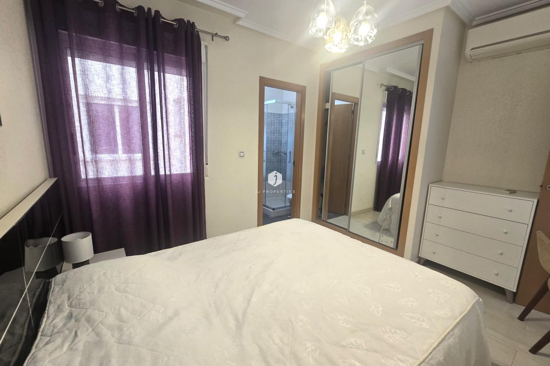 Z drugiej ręki - Mieszkanie w bloku -
Torrevieja - Centro
