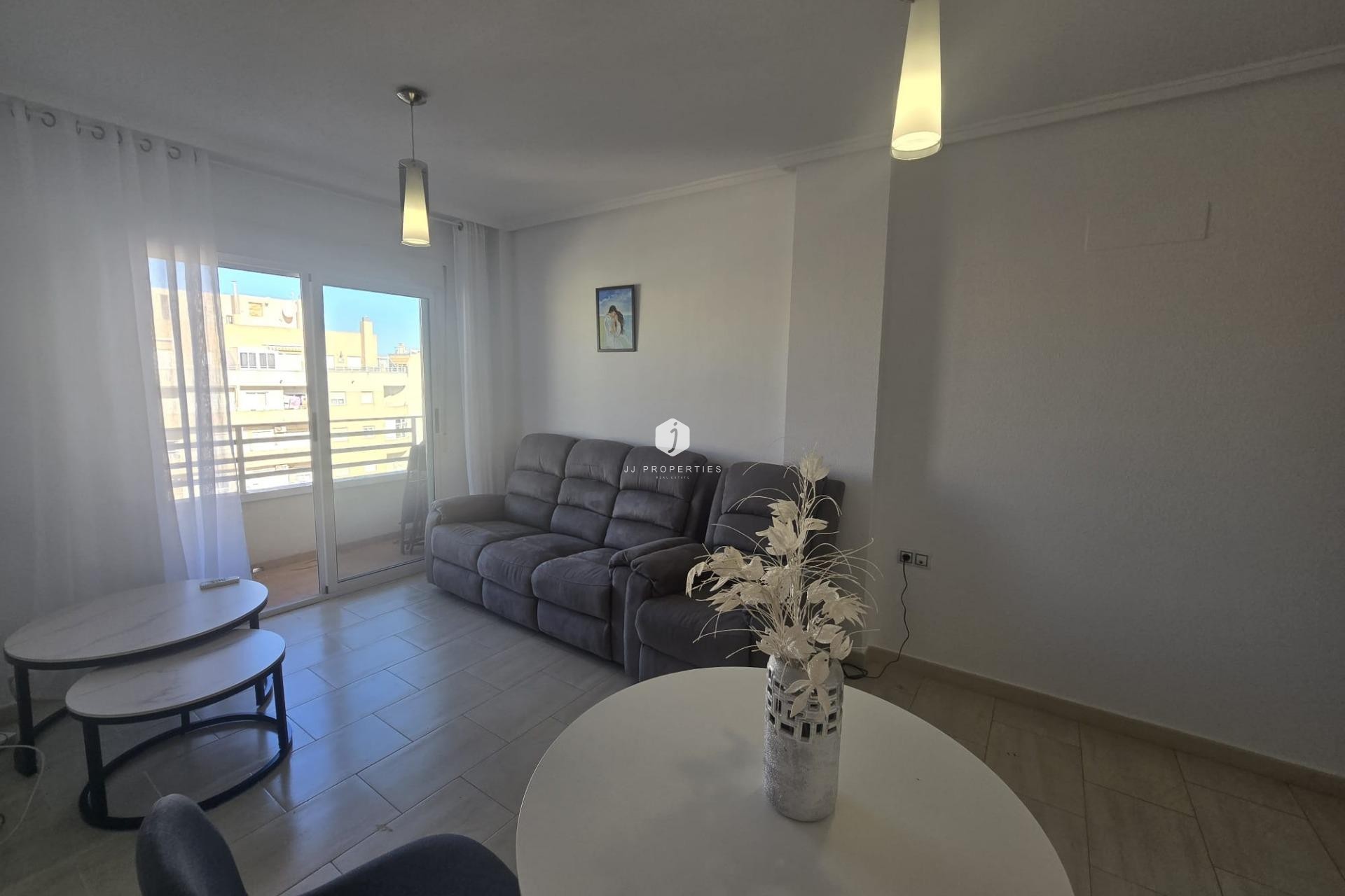 Z drugiej ręki - Mieszkanie w bloku -
Torrevieja - Centro
