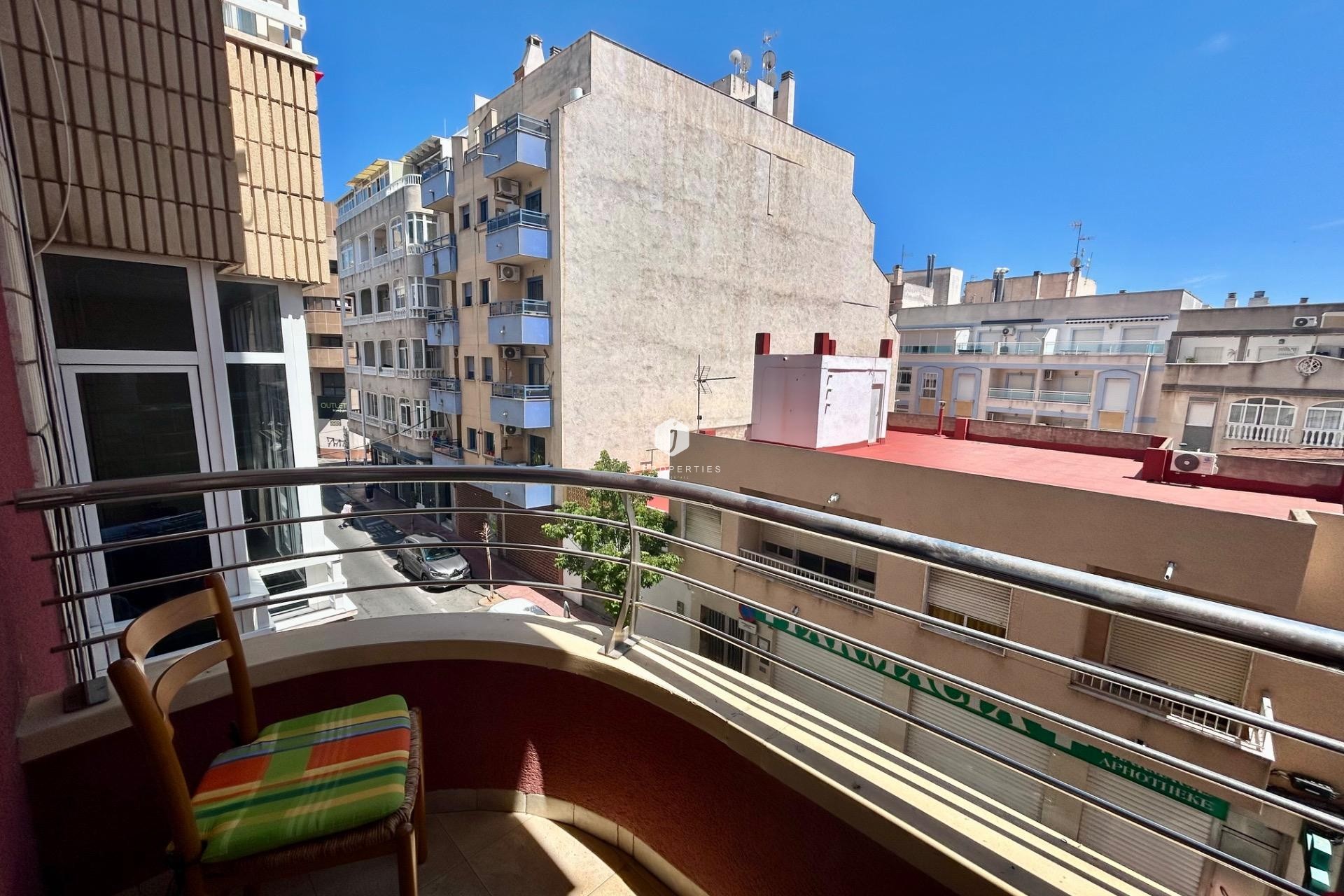 Z drugiej ręki - Mieszkanie w bloku -
Torrevieja - Centro