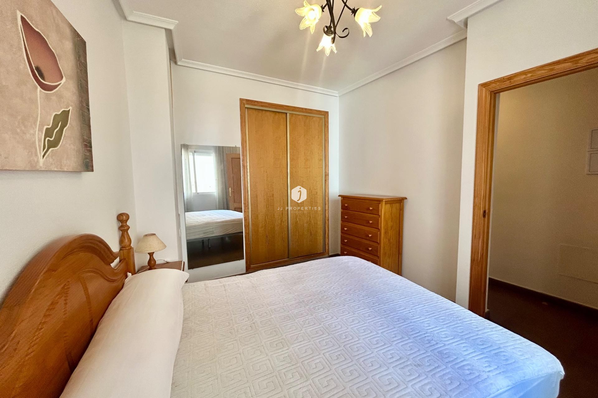 Z drugiej ręki - Mieszkanie w bloku -
Torrevieja - Centro